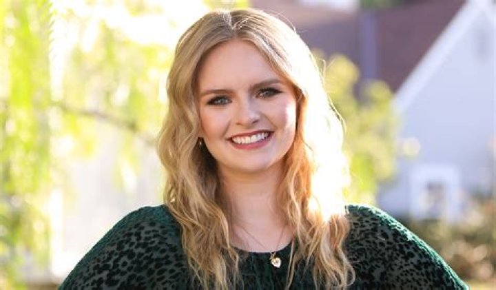 Amelia Brooks Bio (Wiki) 