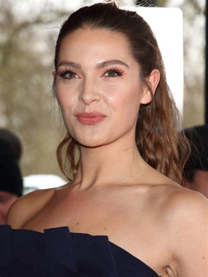 Anna Passey Bio (Wiki) 