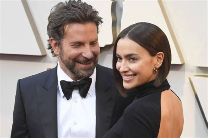 Bradley Cooper & Irina Shayk are on a very friendly beach vacation together