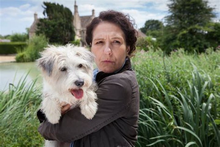 Caroline Loncq Bio (Wiki) 