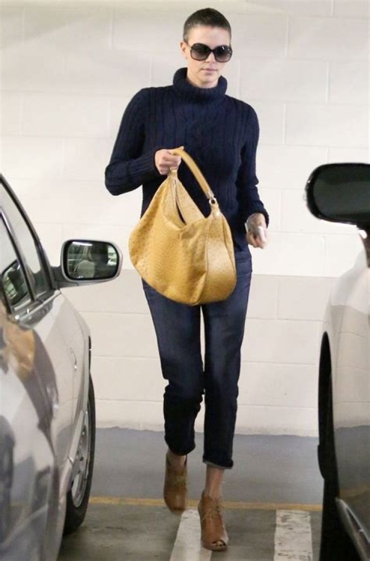 Charlize Theron’s buzz cut, Capris & chunky turtleneck: awesome or rough?