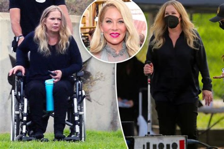 Christina Aguilera embarrasses herself at Etta James’s funeral