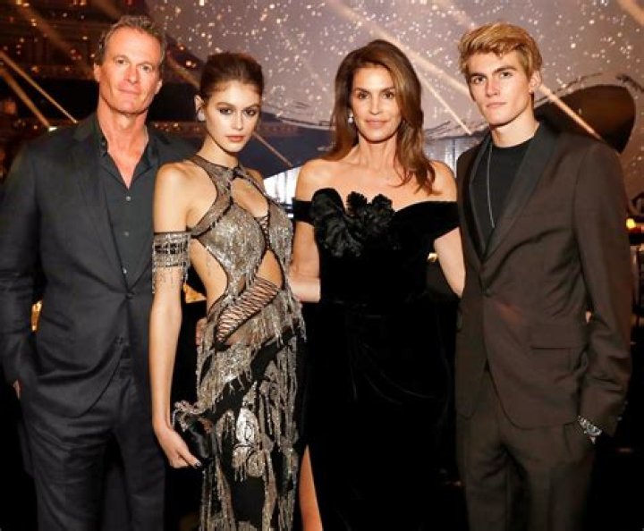 	Cindy Crawford & Rande Gerber are ‘trying to guide’ Kaia & Pete Davidson	