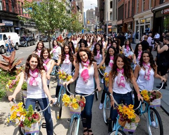 Debbie Macomber Net Worth - Wiki, Age, Weight and Height, Relationships, Family, and More