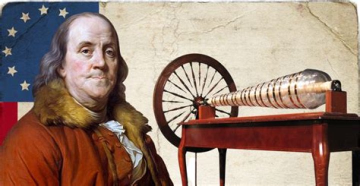 Did Benjamin Franklin invent the hand paddle?