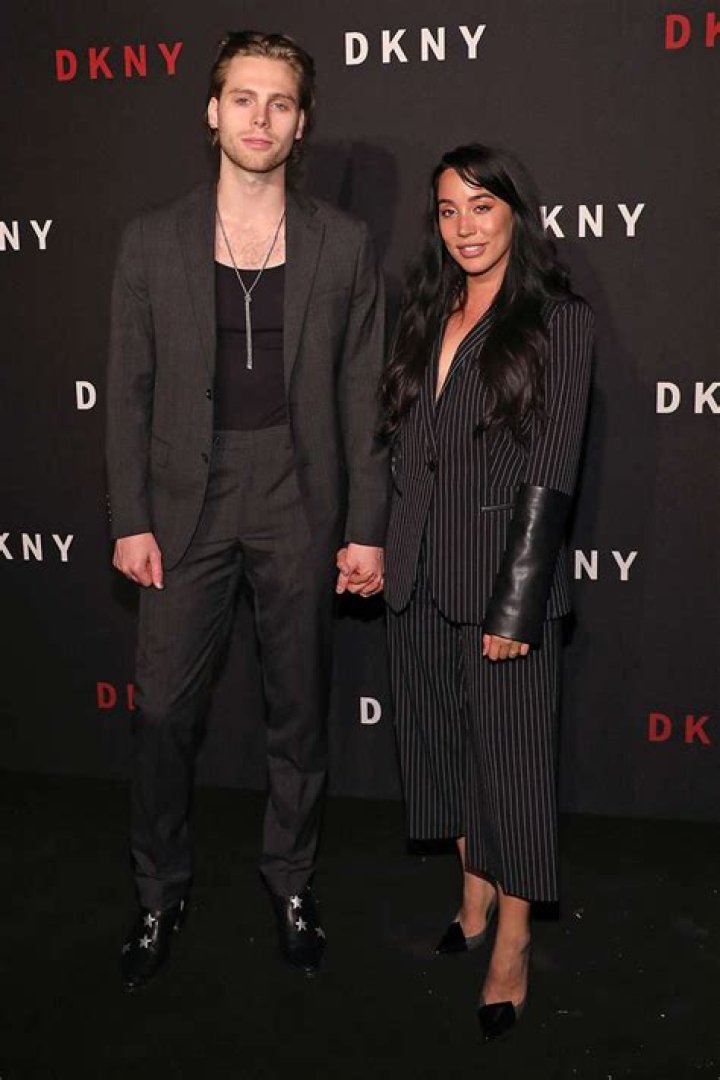 Did Luke Hemmings get married to Fiancee Sierra Deaton?