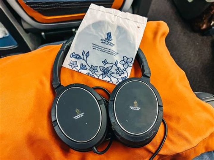 Does Alaska Airlines give free headphones?
