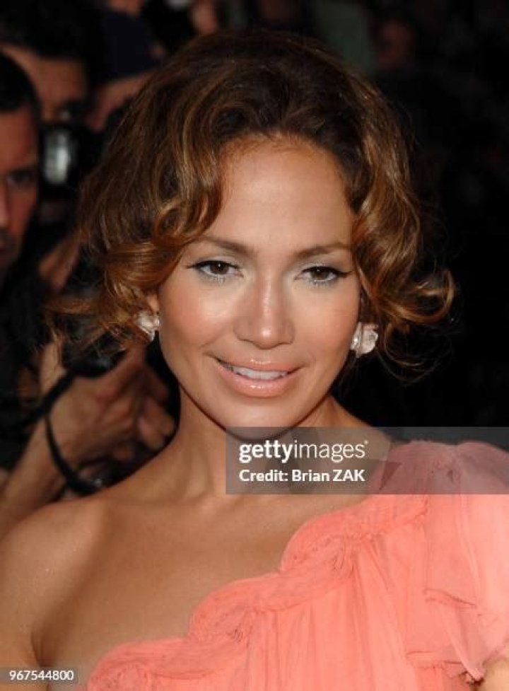 El Cantante Premiere looks like it did not go well for Jennifer Lopez