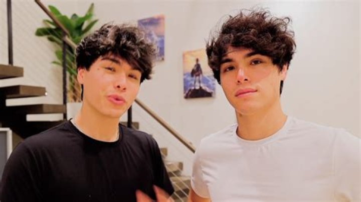 Few Facts You Didn’t Know About The YouTube Famous Twins With The Name ‘The Stokes Twins’!
