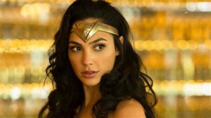 Gal Gadot’s Net Worth – How Rich Is The Wonder Woman Star?