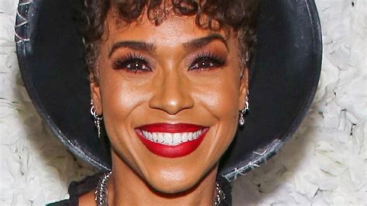 Gillian Iliana White - Age, Family, Bio