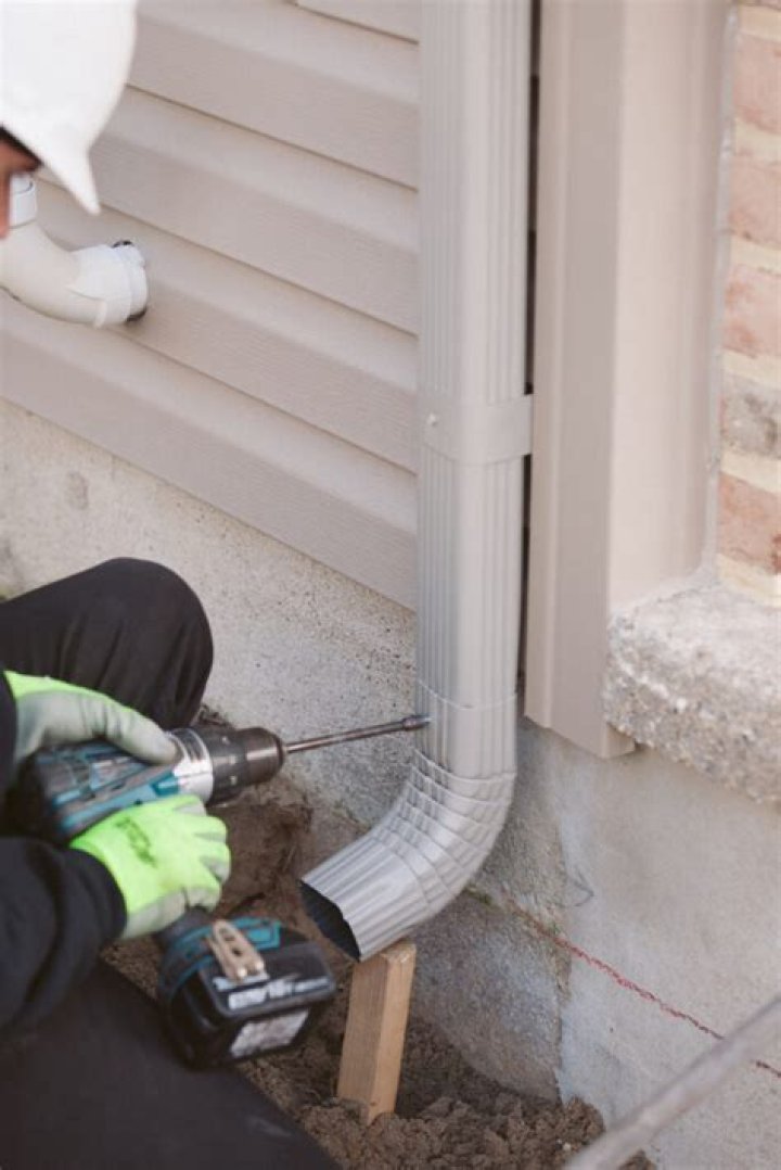 How do you cut vinyl downspouts?