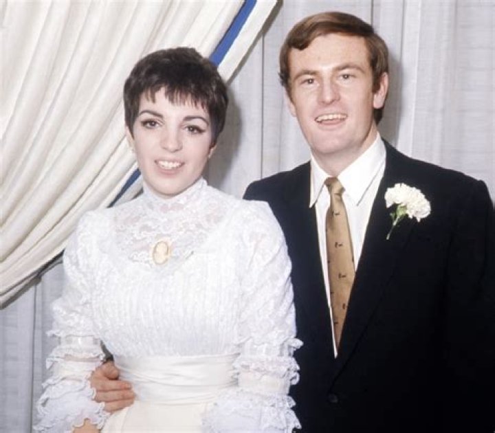 Is Liza Minnelli Gay? Sexuality Partner And Wikipedia Bio