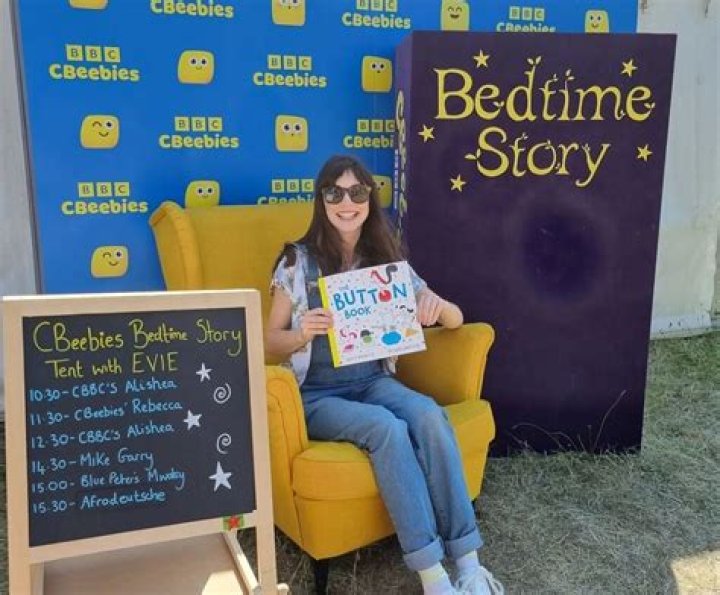 Is Rebecca Cbeebies Pregnant In 2023 With Partner Sidney Sloane? Baby Bump Or Weight Gain