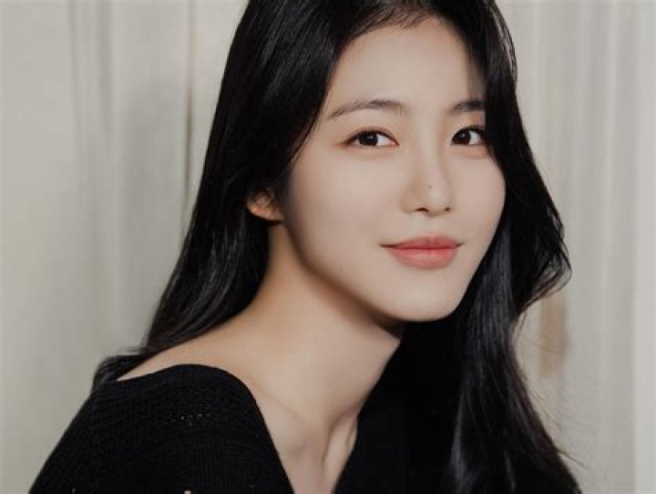 Is the South Korean actress Park Min-young a married woman?