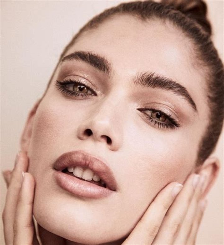 Is Valentina Sampaio Trans – What Is Her Gender? Partner Sexuality And Age