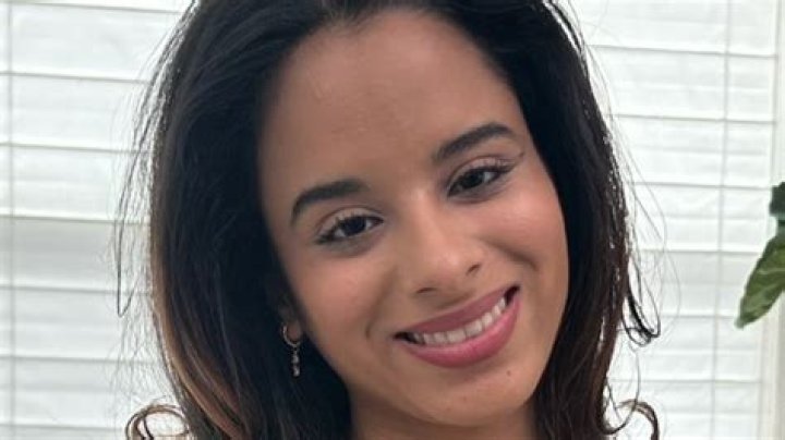 Isa Vegas - Age, Family, Bio