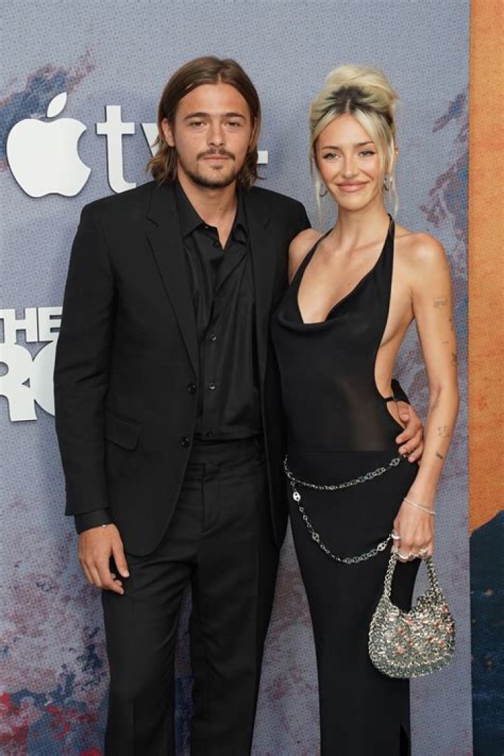 It’s official! Delilah Hamlin and Henry Eikenberry make Red Carpet Debut as a couple