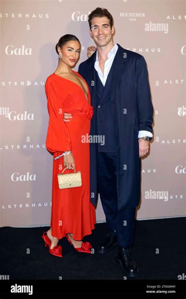 Janis Danner is a German model Is Dating Jessica De Oliveira!!!