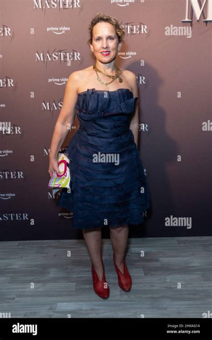 Jennifer Dundas Bio (Wiki) 