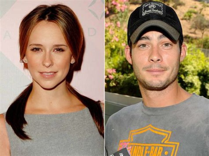 Jennifer Love Hewitt’s first official outing with her Mayer-esque boyfriend
