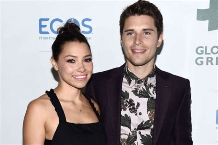 Jessica Parker Kennedy Family: Parents, Husband And Kids
