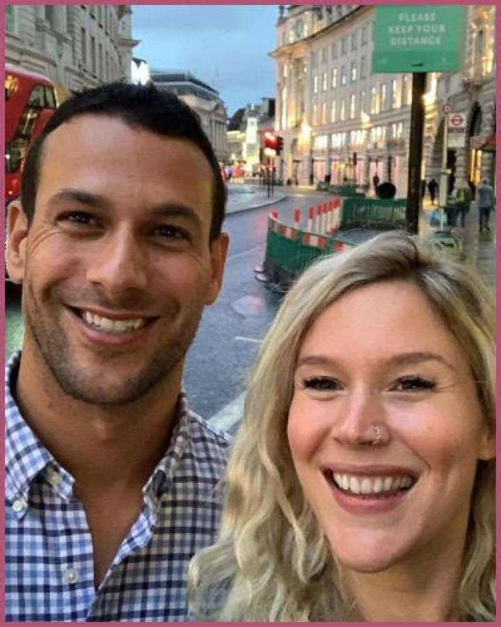 Joss Stone announced her secret marriage to long-term partner Cody DaLuz at the Apollo Theatre in London