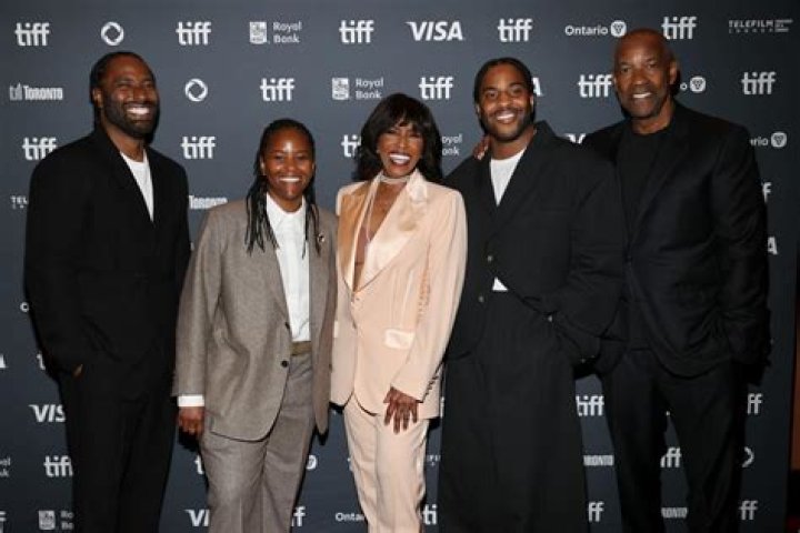 Kaz Crossley and Josh Denzel have split! Was it a recent breakup or few weeks old one?