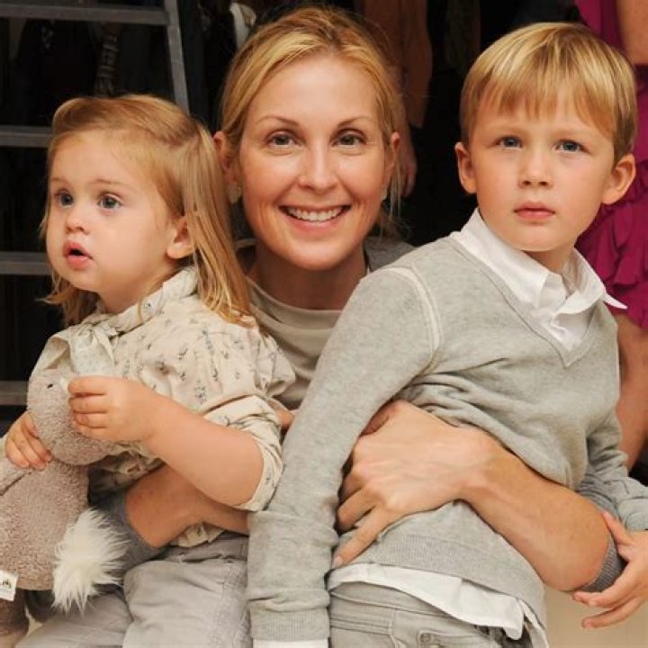 	Kelly Rutherford’s children to spend summer in US: ‘my serenity is restored’	