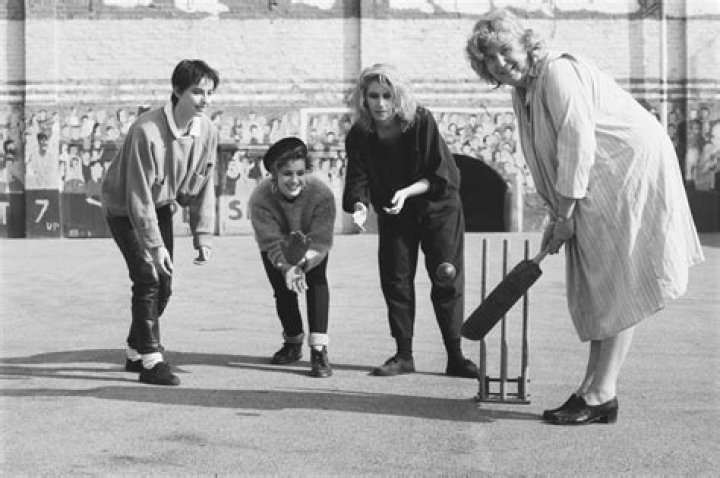 Keren Woodward Net Worth - Wiki, Age, Weight and Height, Relationships, Family, and More