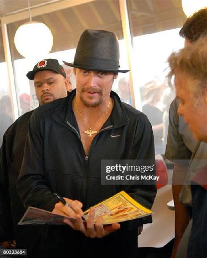 Kid Rock returns to Waffle House for charity benefit