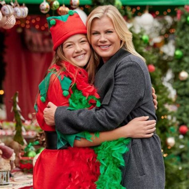 LeAnn Rimes steps out to celebrate her Hallmark Channel Christmas movie