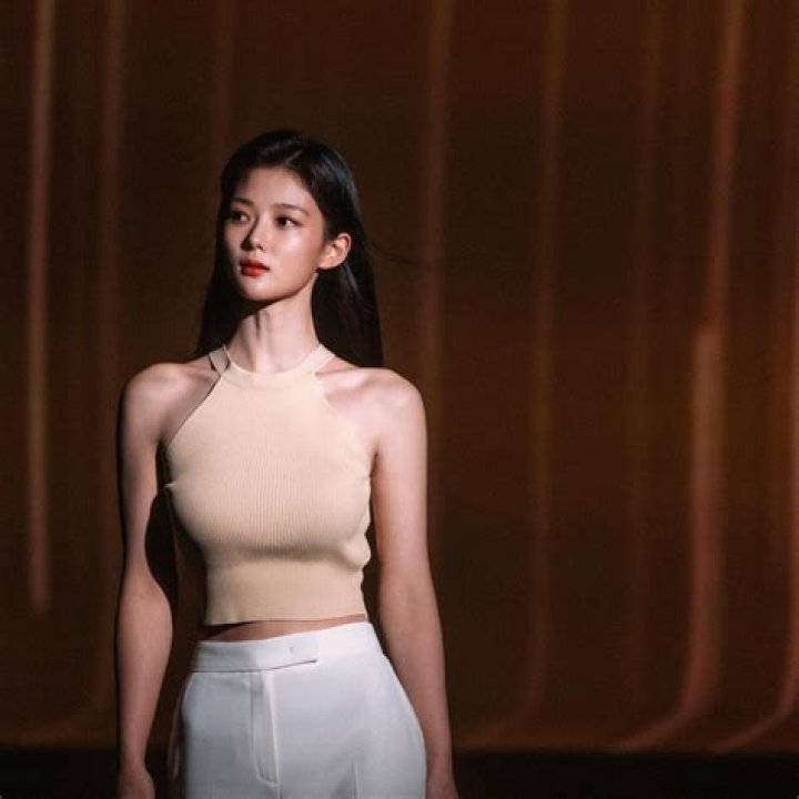 Lee Yoo Bi Bio (Wiki) 