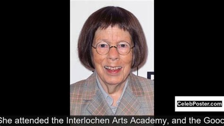 Linda Hunt Bio (Wiki) 