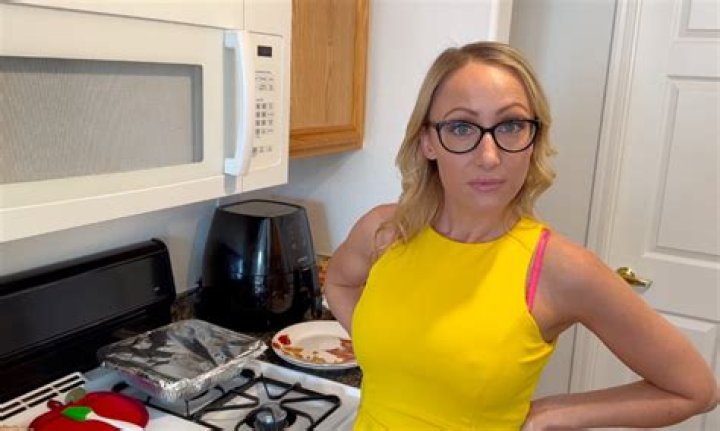 Lisa Clark Bio (Wiki) 