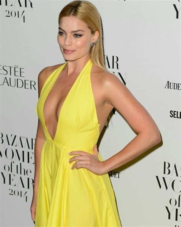 Margot Robbie in Dries Van Noten at the Roman ‘OUATIH’ premiere: perfect or nah?