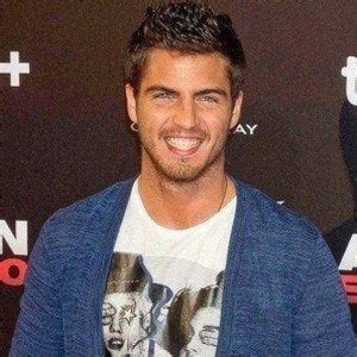 Maxi Iglesias - Age, Family, Bio
