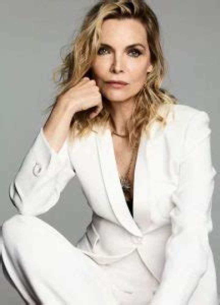 Michelle Pfeiffer Bio (Wiki) 