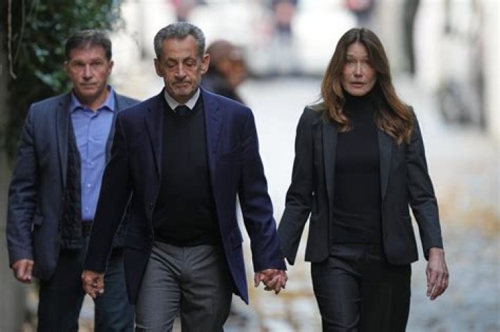 Nicolas Sarkozy & Carla Bruni take 12-day-old Giulia for a paparazzi-friendly walk