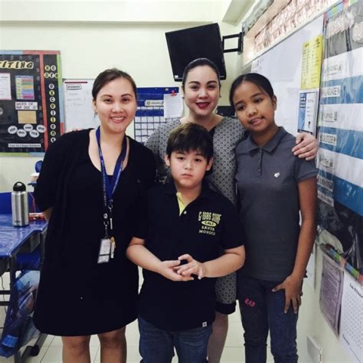 Nina Santiago - Age, Family, Bio