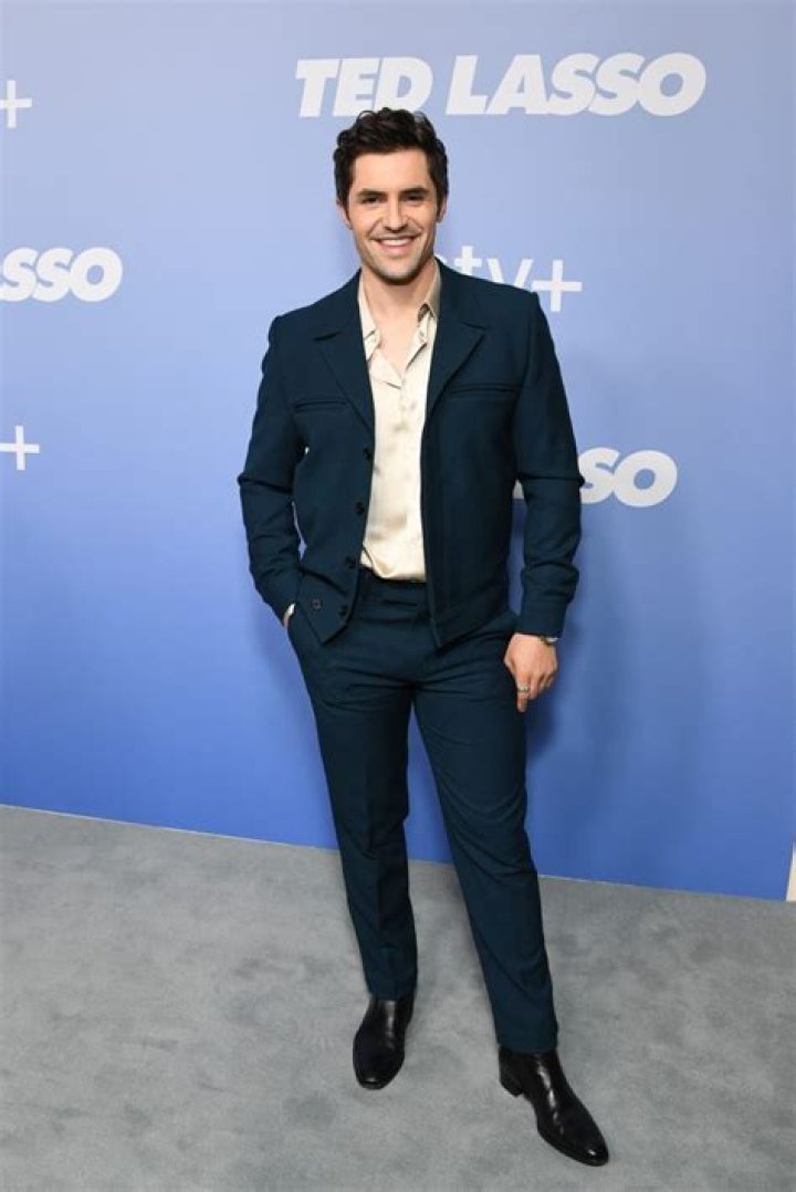 Phil Dunster Net Worth - Wiki, Age, Weight and Height, Relationships, Family, and More