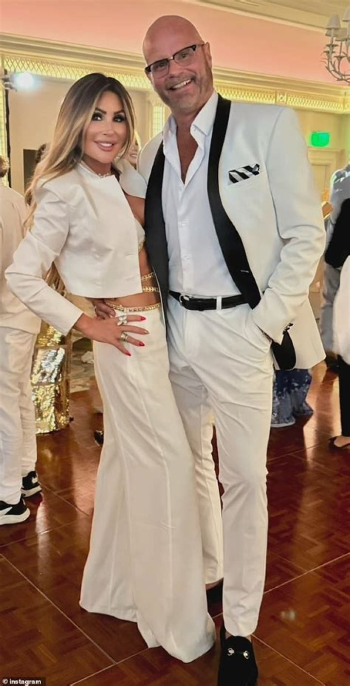 	Rachel Uchitel allegedly boning another married man, Jeremy London	