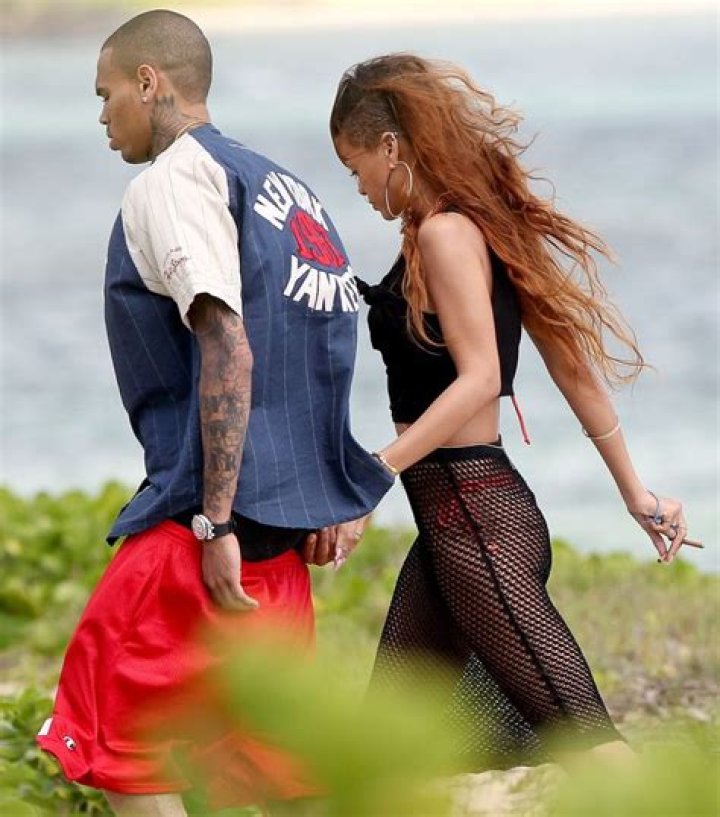 Rihanna spent her 25th birthday in Hawaii with Chris Brown: did he propose?