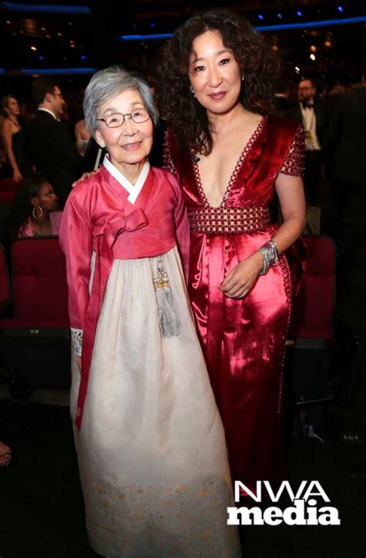 Sandra Oh - Age, Family, Bio