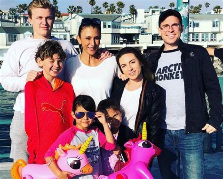 Sasha Bennington - Age, Family, Bio