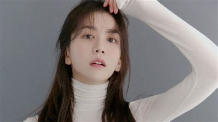 Soo Ae, a South Korean actress known for her breakout role in the movie, A Family is still single and has a net worth of $1.2 million.