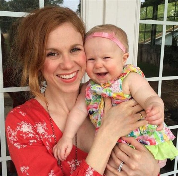 Steffany Gretzinger - Age, Family, Bio