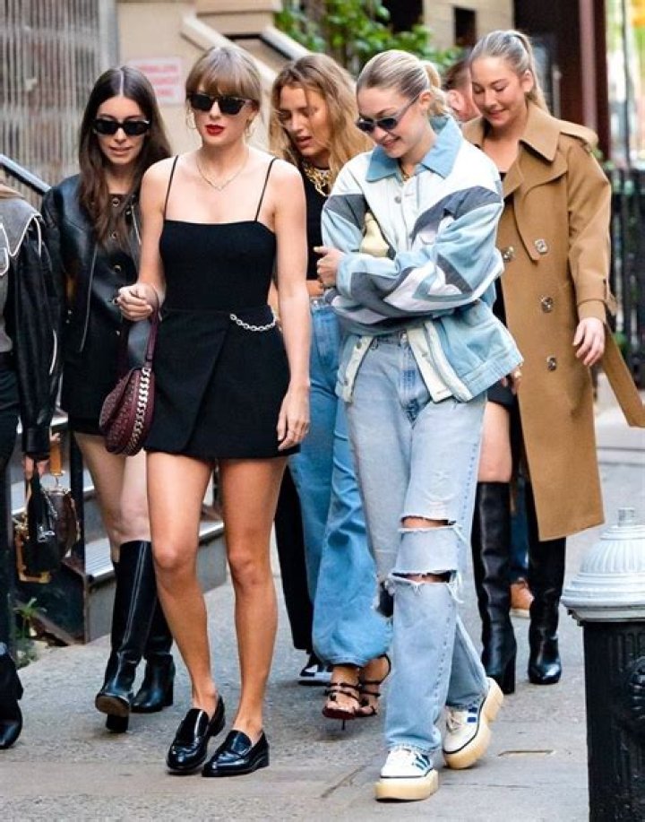 Taylor Swift & Gigi Hadid did an old-school girl-squad stroll in New York
