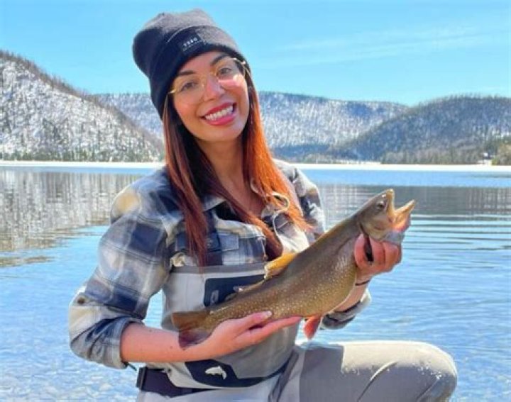 TikTok: Myla Del Rey Ice Fishing Girl Tutorial, Age Height And Instagram
