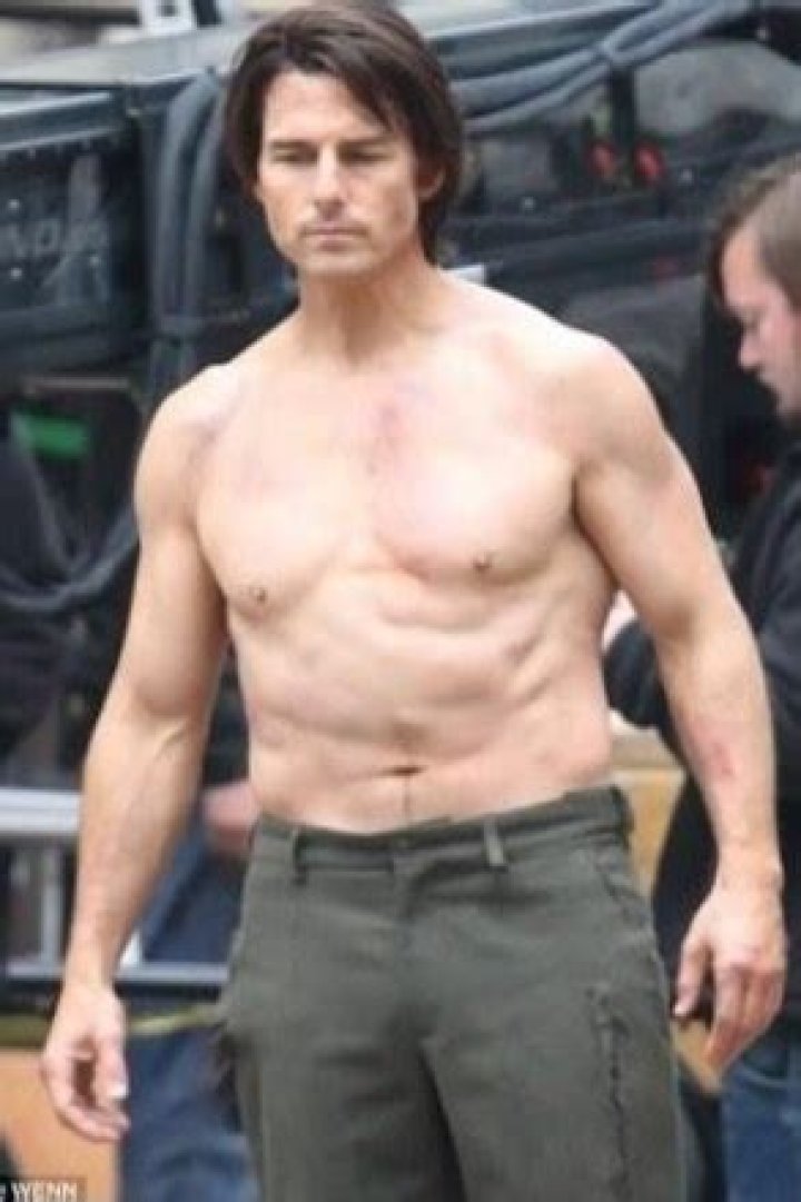 Tom Cruise height and weight